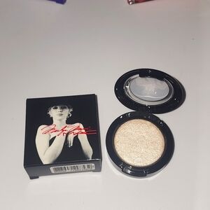 Marilyn Monroe MAC eyeshadow